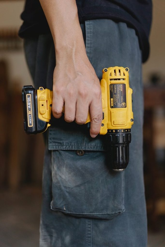 Comment bien percer du carrelage sans le fissurer ?