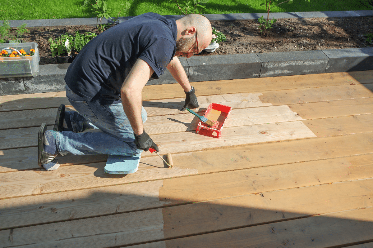 un-guide-pour-preparer-votre-terrasse-en-bois-pour-lete2