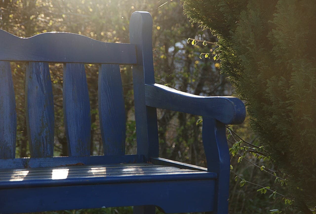 Comment protéger un salon de jardin en bois avec de l’huile de teck ?