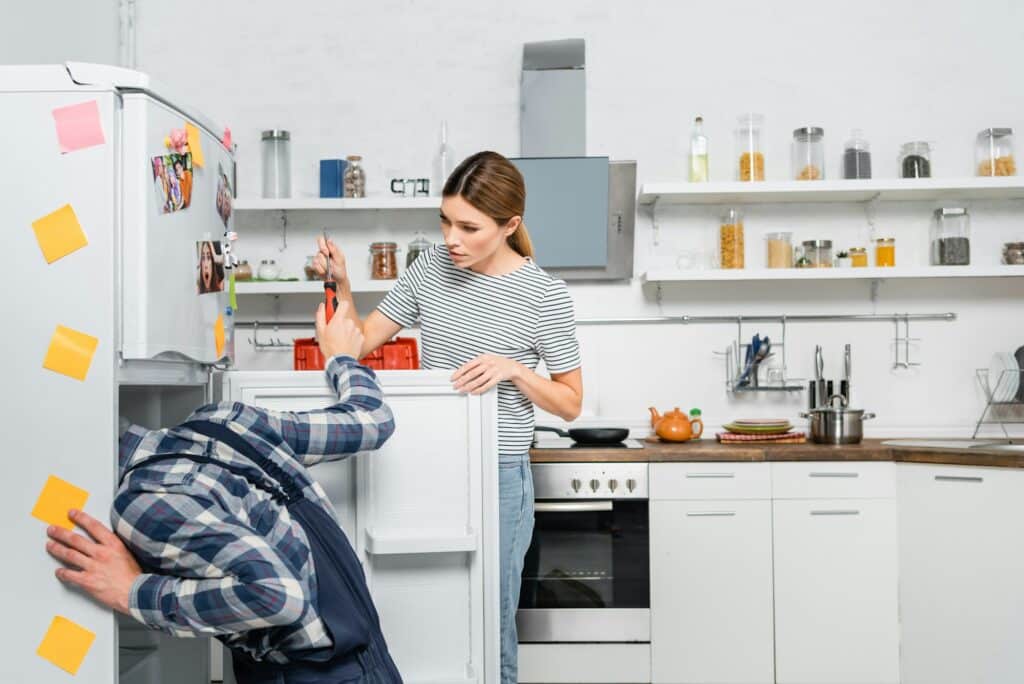 Réparer la lumière de votre frigo : conseils et astuces