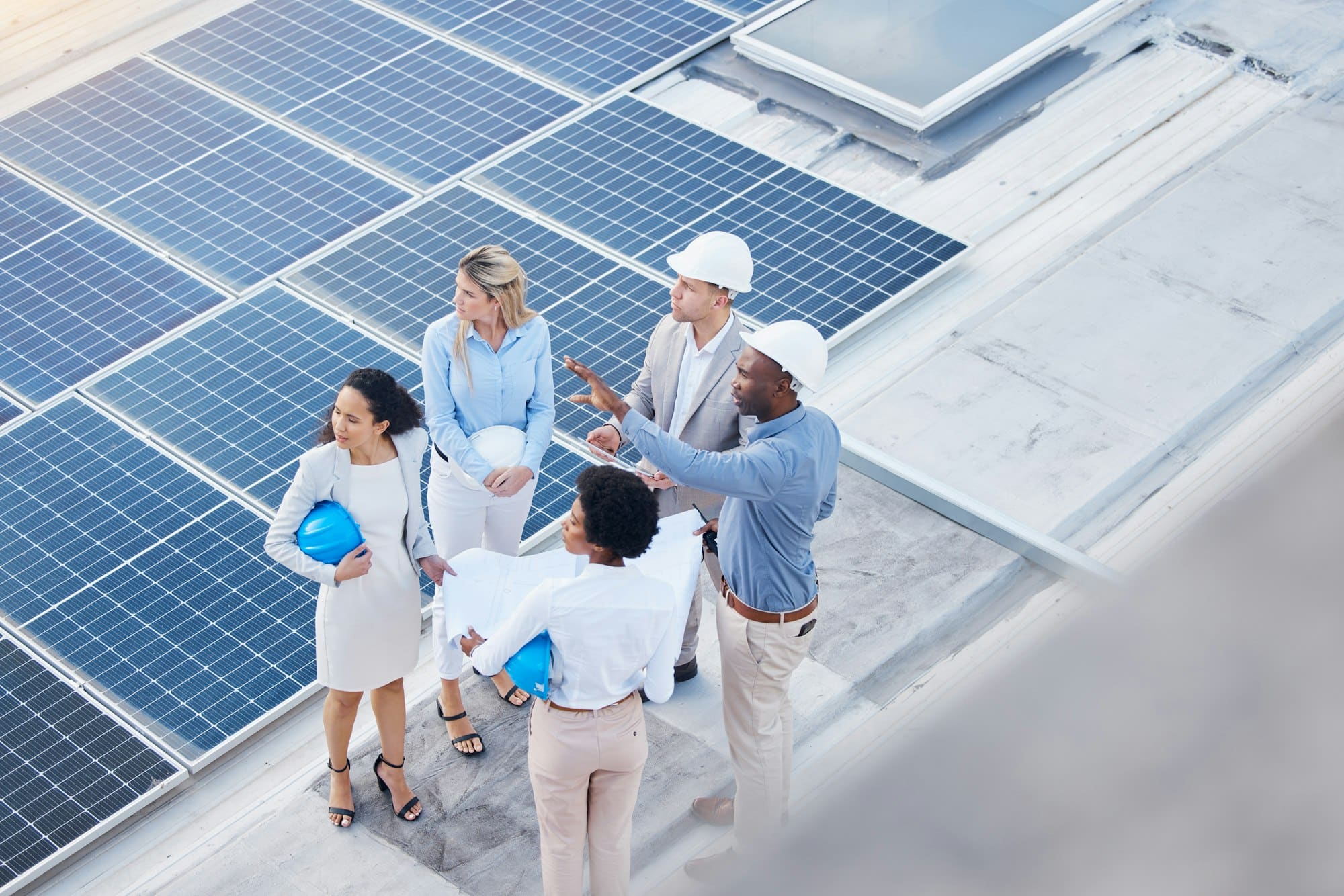 Installation de panneaux photovoltaïques sur toits plats : ce qu’il faut savoir 