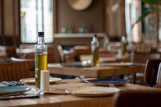 Huile, cire ou vernis : quelle finition pour une table en bois massif