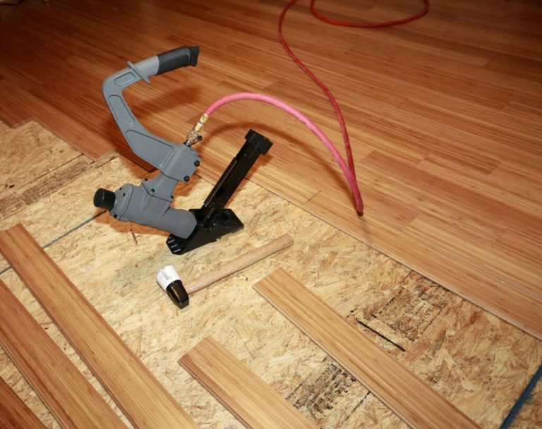 Sol souple : en quoi consiste-t-il et comment bien le choisir ?