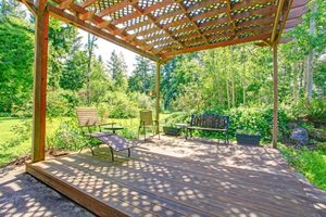 Aluminium, bois ou acier : quel matériau choisir pour une pergola autoportante ?