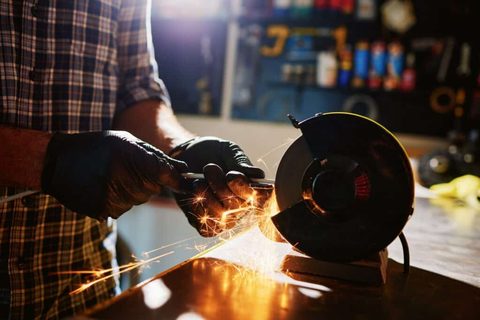 Pourquoi le touret à meuler est l’outil préféré des bricoleurs avertis