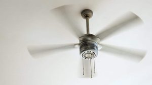 Ventilateur plafond : fraîcheur, style et économies d’énergie réunis