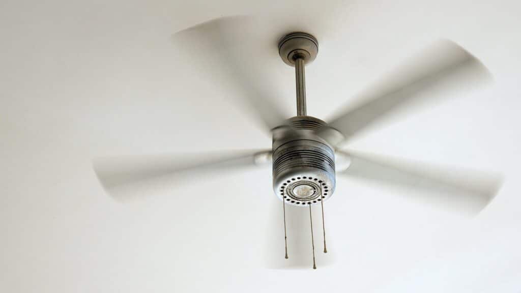 Ventilateur plafond : fraîcheur, style et économies d’énergie réunis