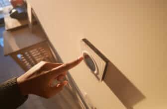 Bouton poussoir fonctionnement et rôle dans un système KNX