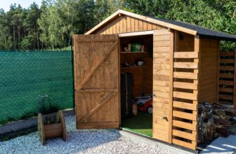 Abri de jardin en bois : guide pour bien choisir en 2026
