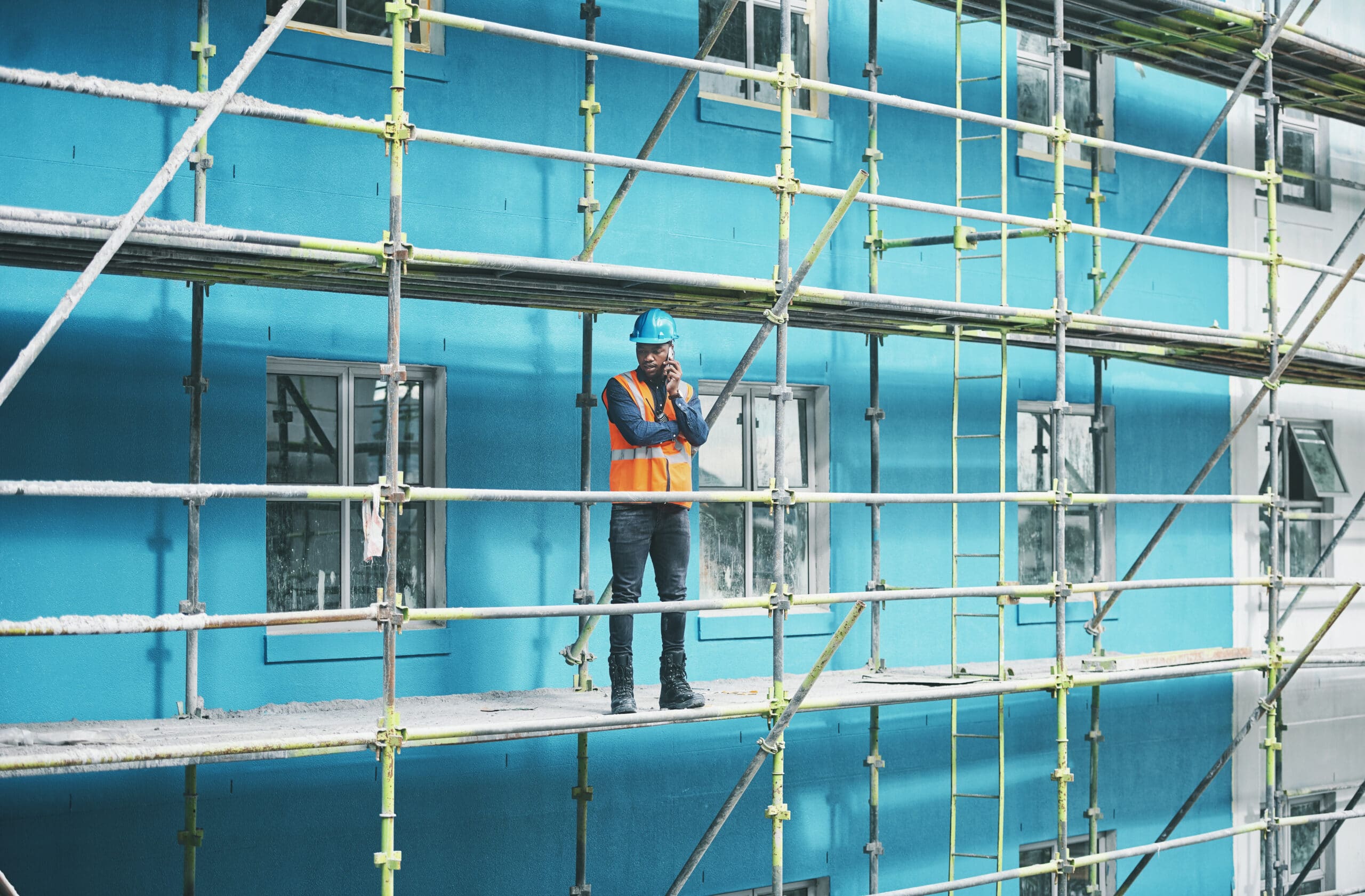 Échelle, escabeau ou échafaudage : quel équipement pour vos travaux de peinture ?