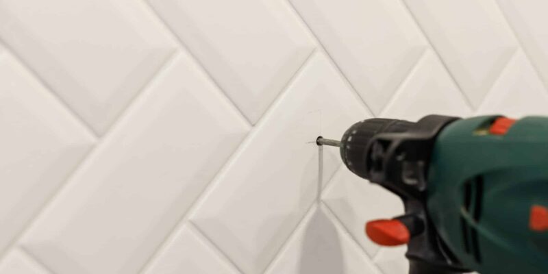 Comment percer le carrelage : astuces et outils indispensables