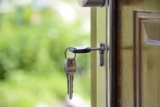 Porte claquée et porte verrouillée : Quelles différences ?