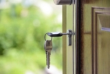 Porte claquée et porte verrouillée : Quelles différences ?