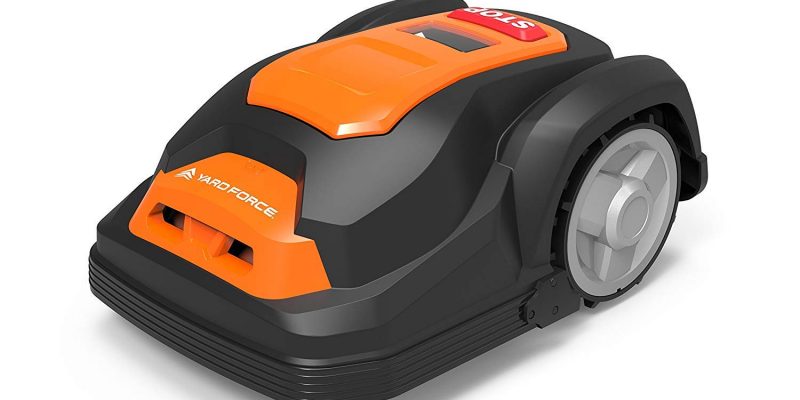 Robot tondeuse Yard Force SA500ECO entièrement autonome sur une surface de jardin de 500m²
